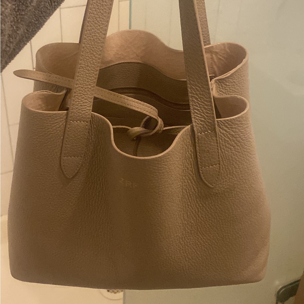 CUYANA Small Classic Structured Tote - Pebbled Leather - Picture 13 of 16